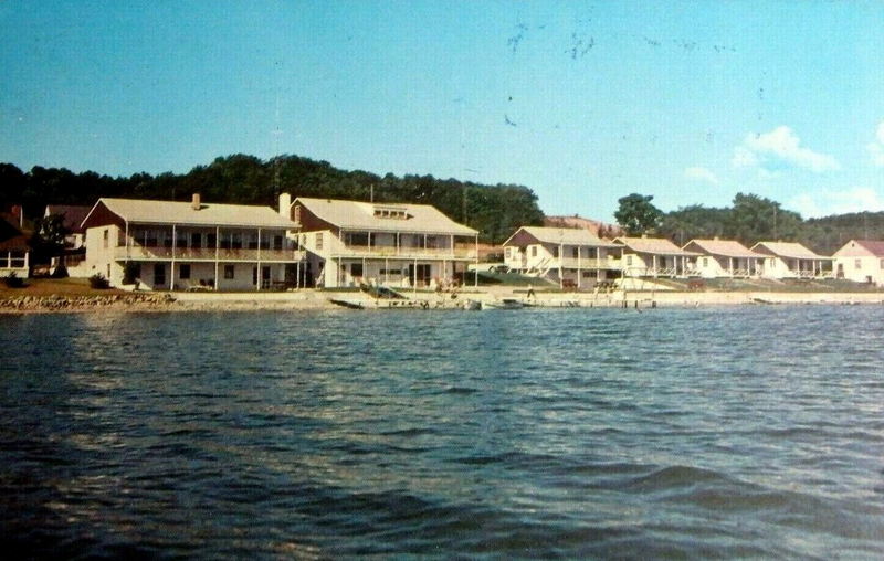 Wiltjers Shoreline Motel - Vintage Postcard (newer photo)